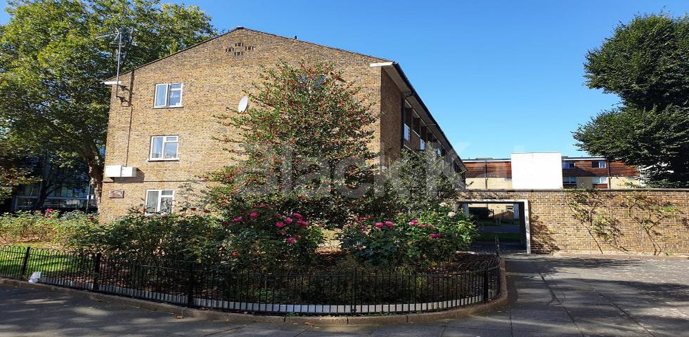 			LET , 4 Bedroom, 1 bath, 1 reception Apartment			 East Indian Dock Road, Poplar 
